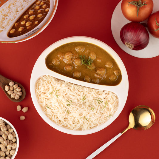 كاري الحمص العضوي مع الأرز المطهو على البخار