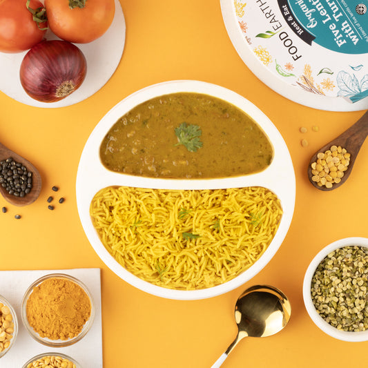 كاري العدس العضوي بخمسة أنواع مع أرز الكركم